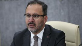Bakan Kasapoğlu'ndan İşitme Engelliler Kadın Voleybol Milli Takımı'na tebrik