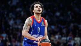 Anadolu Efes Shane Larkin'i takımda tuttu
