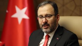 Bakan Kasapoğlu'ndan gençlere "inancınızdan asla vazgeçmeyin" tavsiyesi
