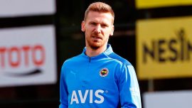 Serdar Aziz Fenerbahçe'nin değişmezi oldu