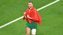 Şenol Güneş'ten Romain Saiss'e tebrik ve geçmiş olsun mesajı