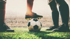 İngiltere'de yardımcı hakemin futbolcuya dirsek attığı iddiasıyla ilgili soruşturma başlatıldı