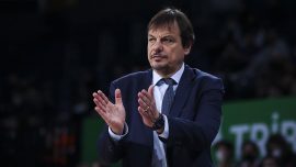 Ergin Ataman'dan tarihi başarı